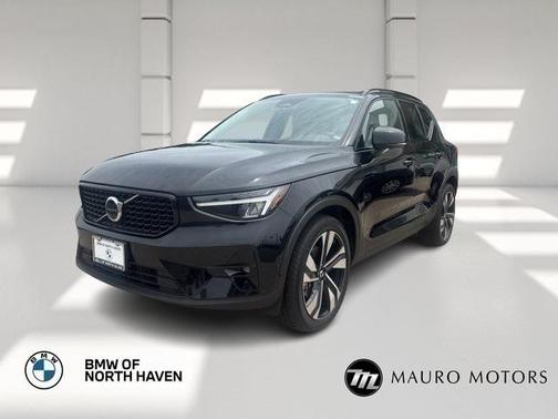 2024 Volvo XC40 B5 Plus Dark Theme