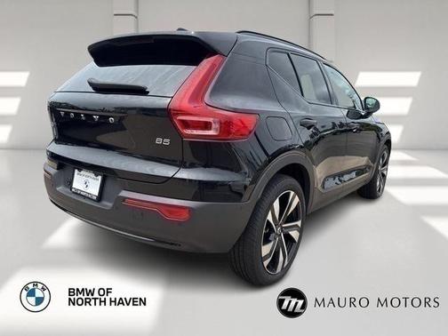 2024 Volvo XC40 B5 Plus Dark Theme