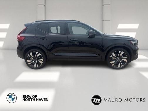 2024 Volvo XC40 B5 Plus Dark Theme