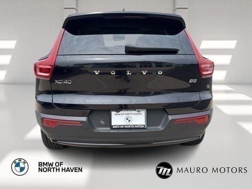 2024 Volvo XC40 B5 Plus Dark Theme