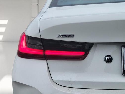 2025 BMW 330 i xDrive