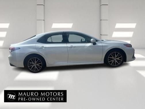 2023 Toyota Camry Hybrid XLE