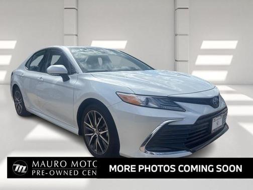 2023 Toyota Camry Hybrid XLE