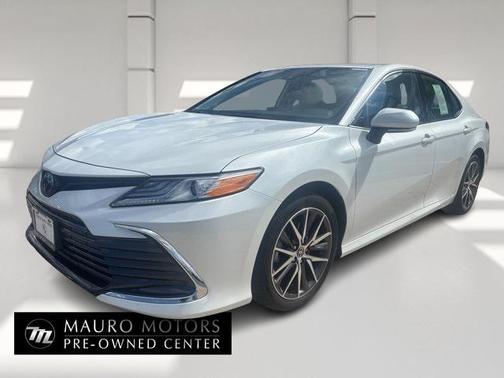 2023 Toyota Camry Hybrid XLE