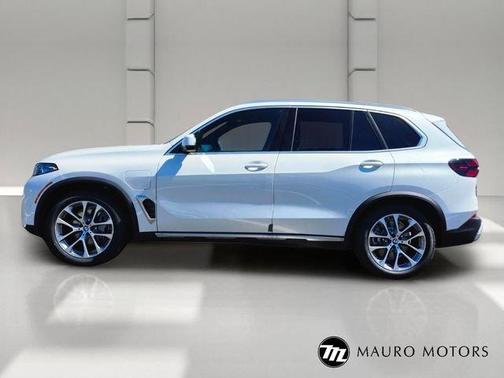 White 2026 BMW X5 PHEV xDrive50e