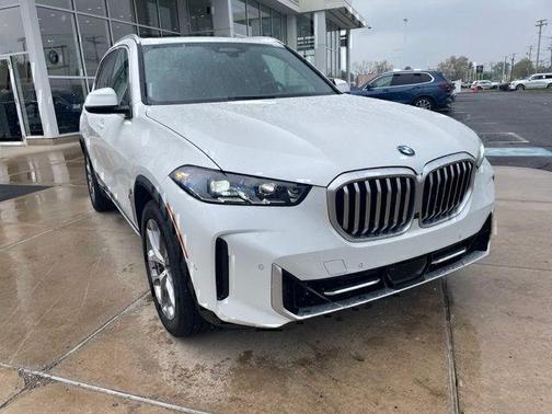 White 2024 BMW X5 xDrive40i