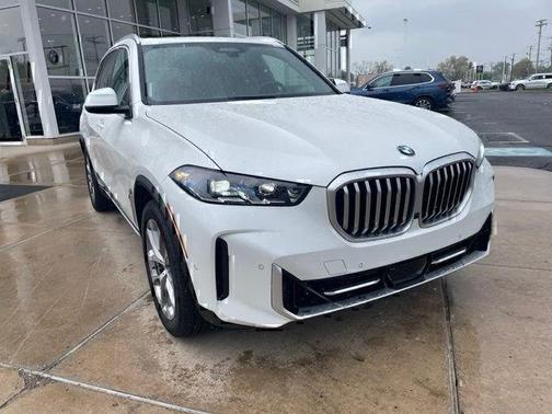 White 2024 BMW X5 xDrive40i