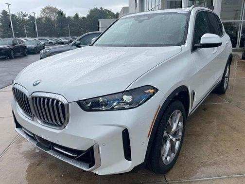 White 2024 BMW X5 xDrive40i
