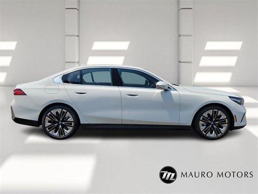 2026 BMW 530 i xDrive