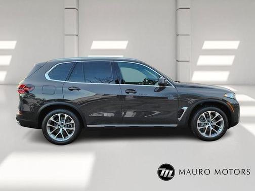 Gray 2026 BMW X5 xDrive40i