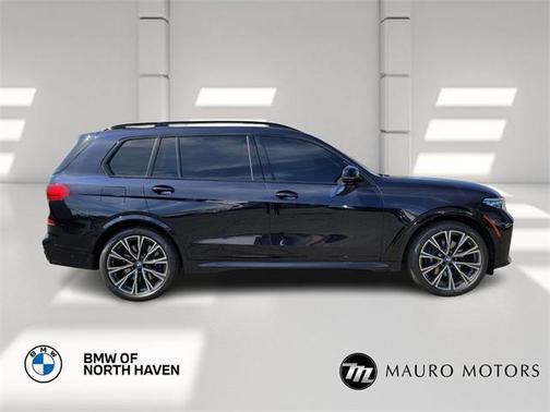 2022 BMW X7 M50i