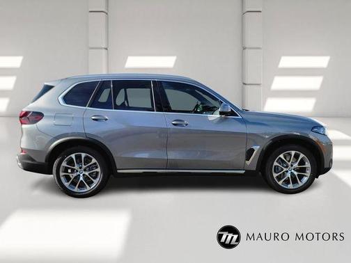 Gray 2026 BMW X5 xDrive40i