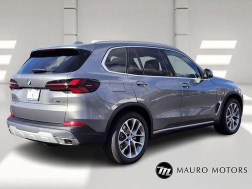 Gray 2026 BMW X5 xDrive40i