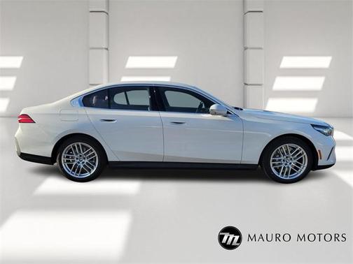2025 BMW 530 i xDrive
