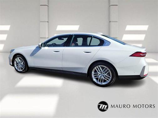 2025 BMW 530 i xDrive