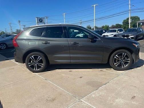 Green 2020 Volvo XC60 T5 Momentum