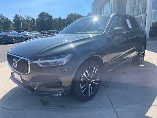 Green 2020 Volvo XC60 T5 Momentum