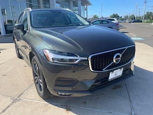 Green 2020 Volvo XC60 T5 Momentum