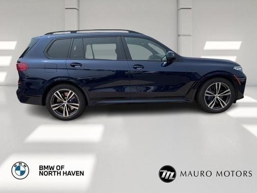2022 BMW X7 M50i