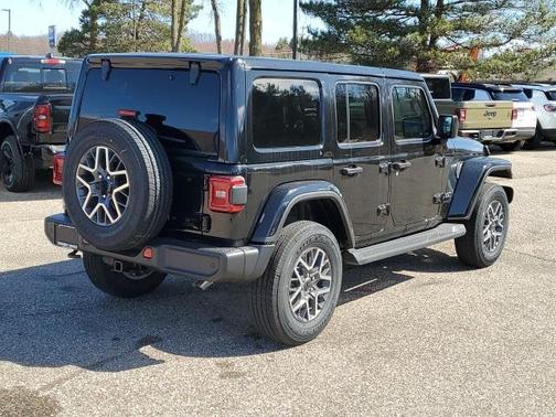 2025 Jeep Wrangler 4-Door Sahara 4x4