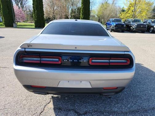 2015 Dodge Challenger SXT