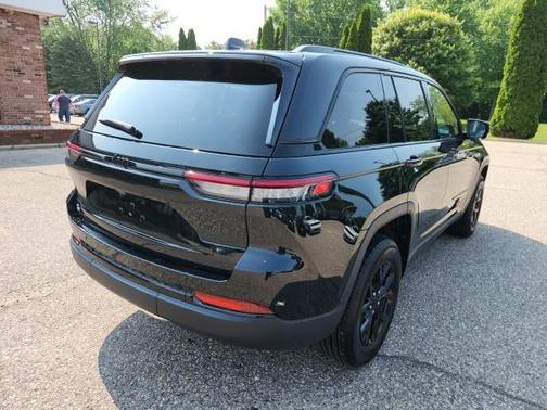 2024 Jeep Grand Cherokee Altitude