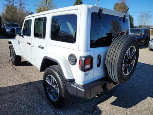 2023 Jeep Wrangler 4-Door Sahara