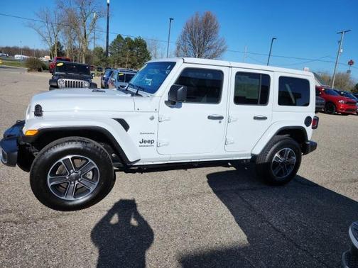 2023 Jeep Wrangler 4-Door Sahara