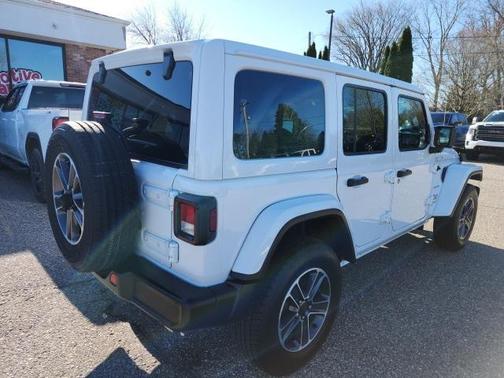 2023 Jeep Wrangler 4-Door Sahara