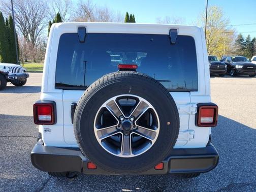 2023 Jeep Wrangler 4-Door Sahara