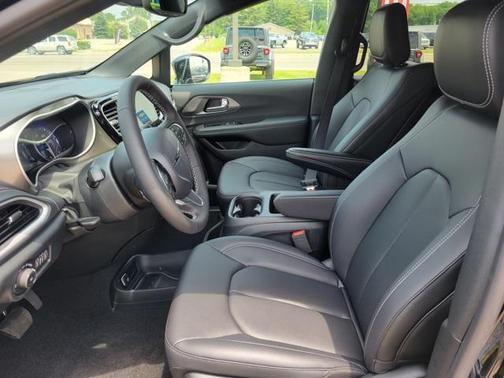 2025 Chrysler Pacifica L