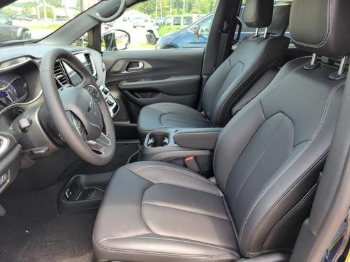 2025 Chrysler Pacifica L