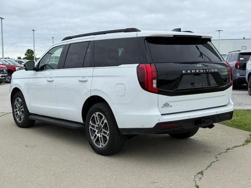 Oxford White 2025 Ford Expedition Active