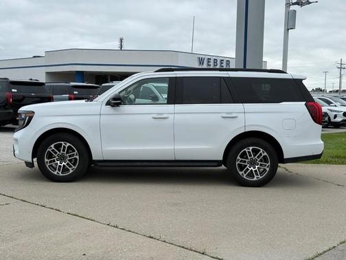 Oxford White 2025 Ford Expedition Active