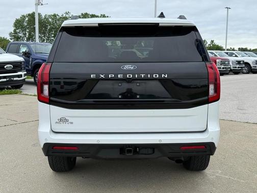 Oxford White 2025 Ford Expedition Active