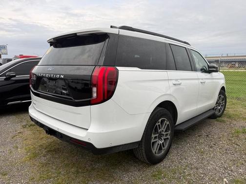 Oxford White 2025 Ford Expedition Active