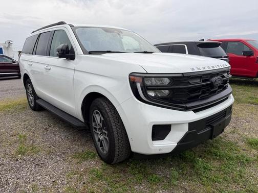 Oxford White 2025 Ford Expedition Active