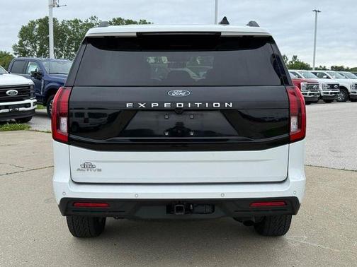 Oxford White 2025 Ford Expedition Active
