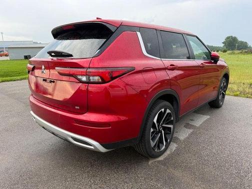 Gray 2024 Mitsubishi Outlander SE Black Edition