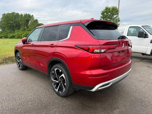 Gray 2024 Mitsubishi Outlander SE Black Edition