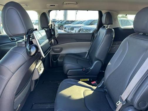 2025 Kia Carnival EX