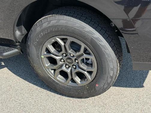 Agate Black Metallic 2027 Ford Expedition ACTIVE