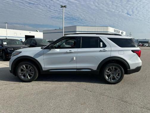 2025 Ford Explorer Active 4WD