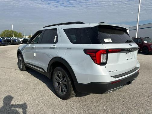 2025 Ford Explorer Active 4WD