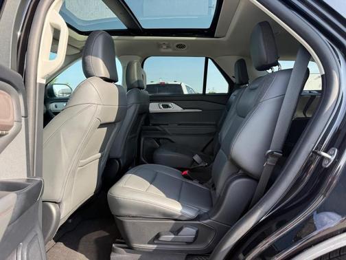 2025 Ford Explorer Active 4WD