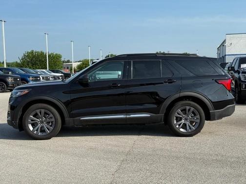 2025 Ford Explorer Active 4WD