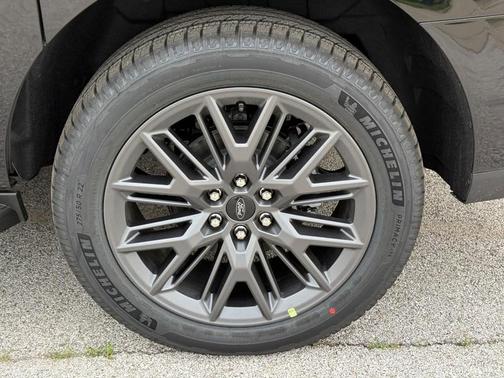 Agate Black Metallic 2026 Ford Expedition Max Platinum