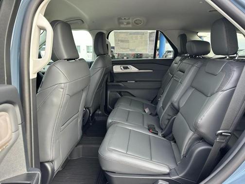 2025 Ford Explorer Active 4WD