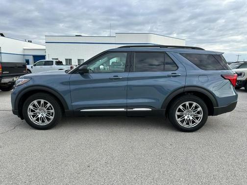 2025 Ford Explorer Active 4WD