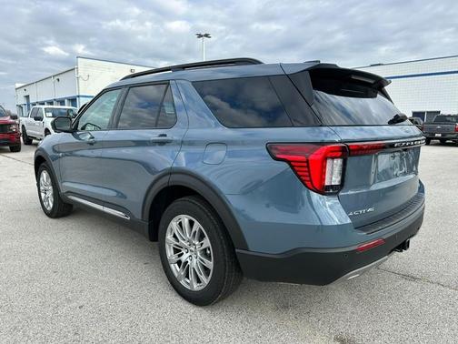 2025 Ford Explorer Active 4WD